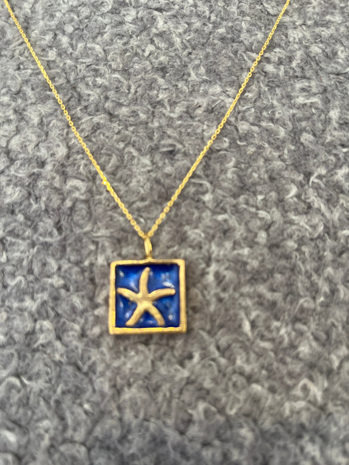 Blue Square Starfish Necklace – Gold-Plated Bronze