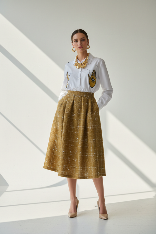 Beyaz gömlek ile klasik editorial stil