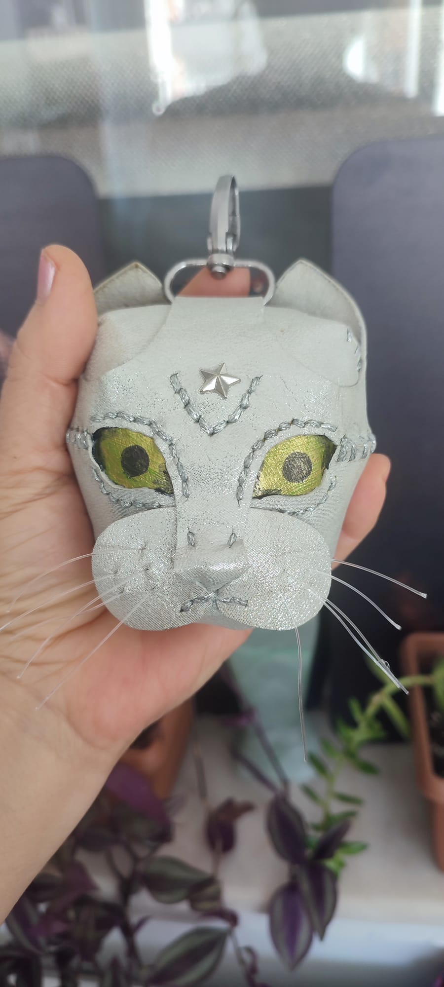 Handmade Leather Cat Head Keychain - Premium Pet Lover Accessory